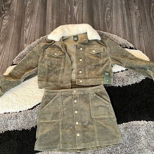 Corduroy olive green and cream set. Size medium too and bottom.